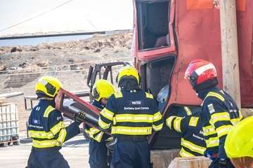 Los Bomberos de Gran Canaria se estrenan con un vehículo en vertical en el Encuentro Nacional de Rescate en Accidentes de Tráfico/TA.